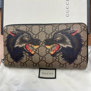 Special edition gucci wallet preloved in excellent condition